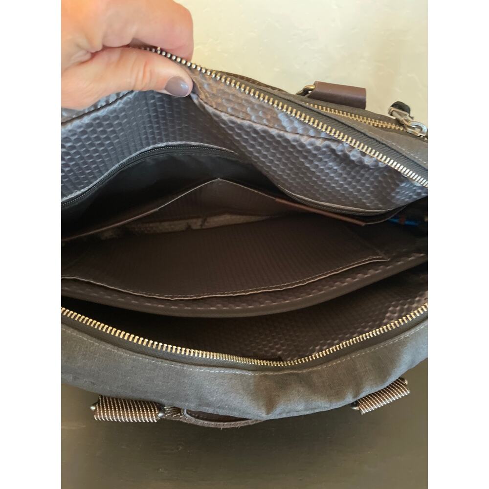TUMI Alpha Bravo Pinckney Flap
Briefcase gray brown - Picture 5 of 9